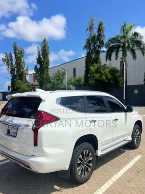 Mitsubishi Montero Sport 2025 White
