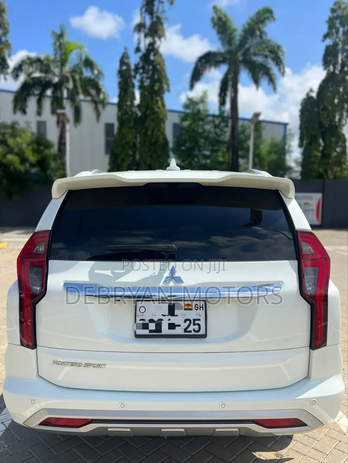 Mitsubishi Montero Sport 2025 White