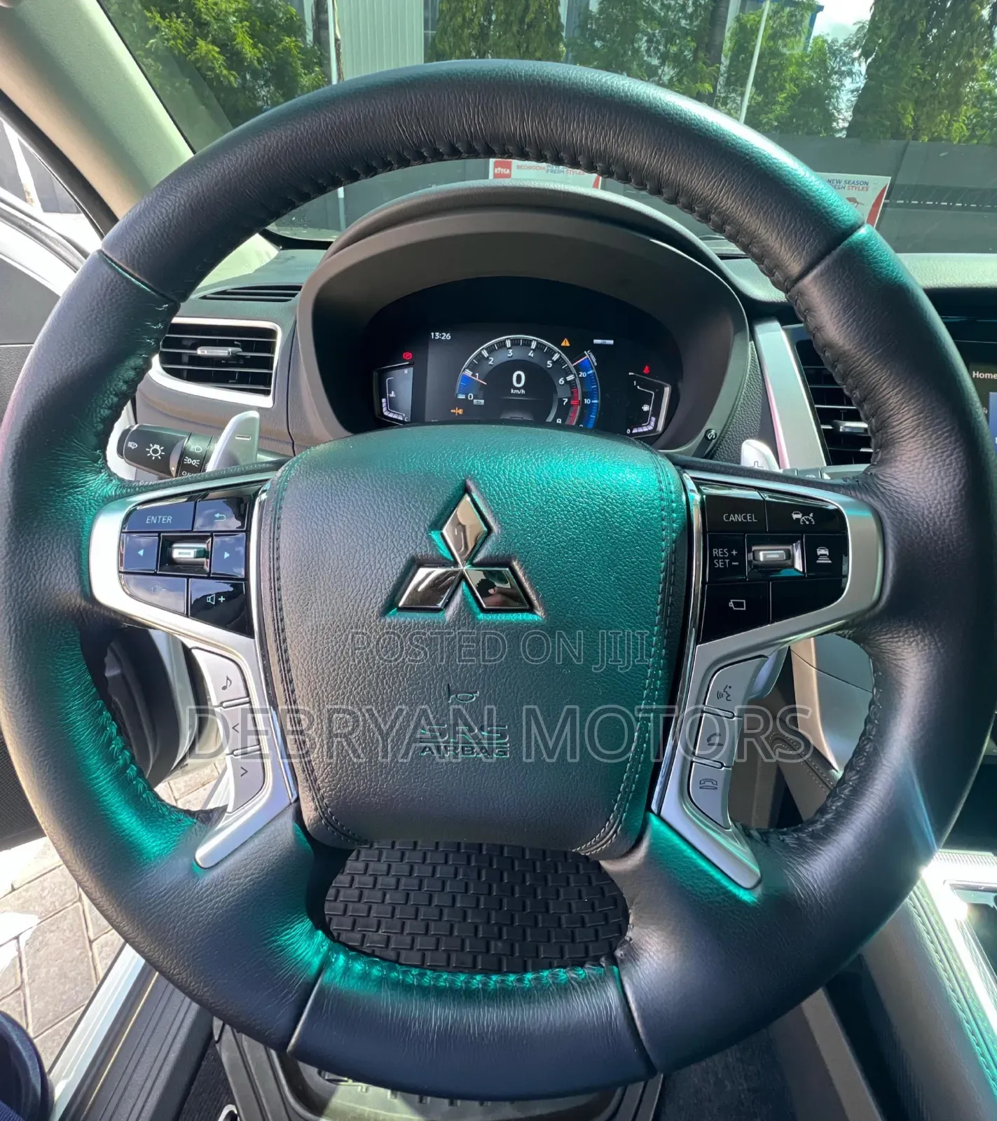 Mitsubishi Montero Sport 2025 White