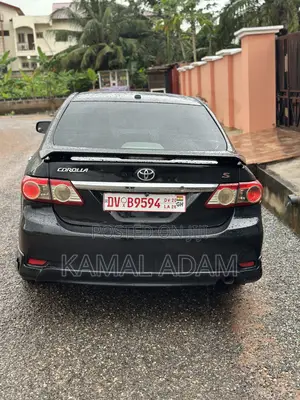 Toyota Corolla LE 4dr Sedan (1.8L 4cyl 4A) 2013 Black