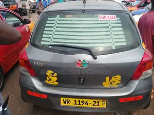 Toyota Vitz 1.0 FWD 5dr 2012 Gray
