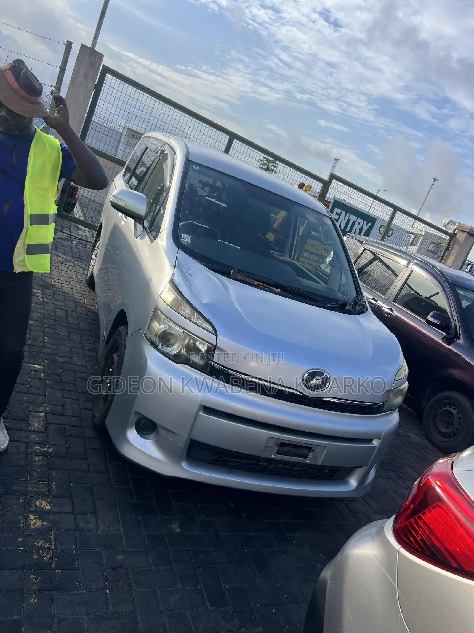 Toyota Voxy 2013 Silver