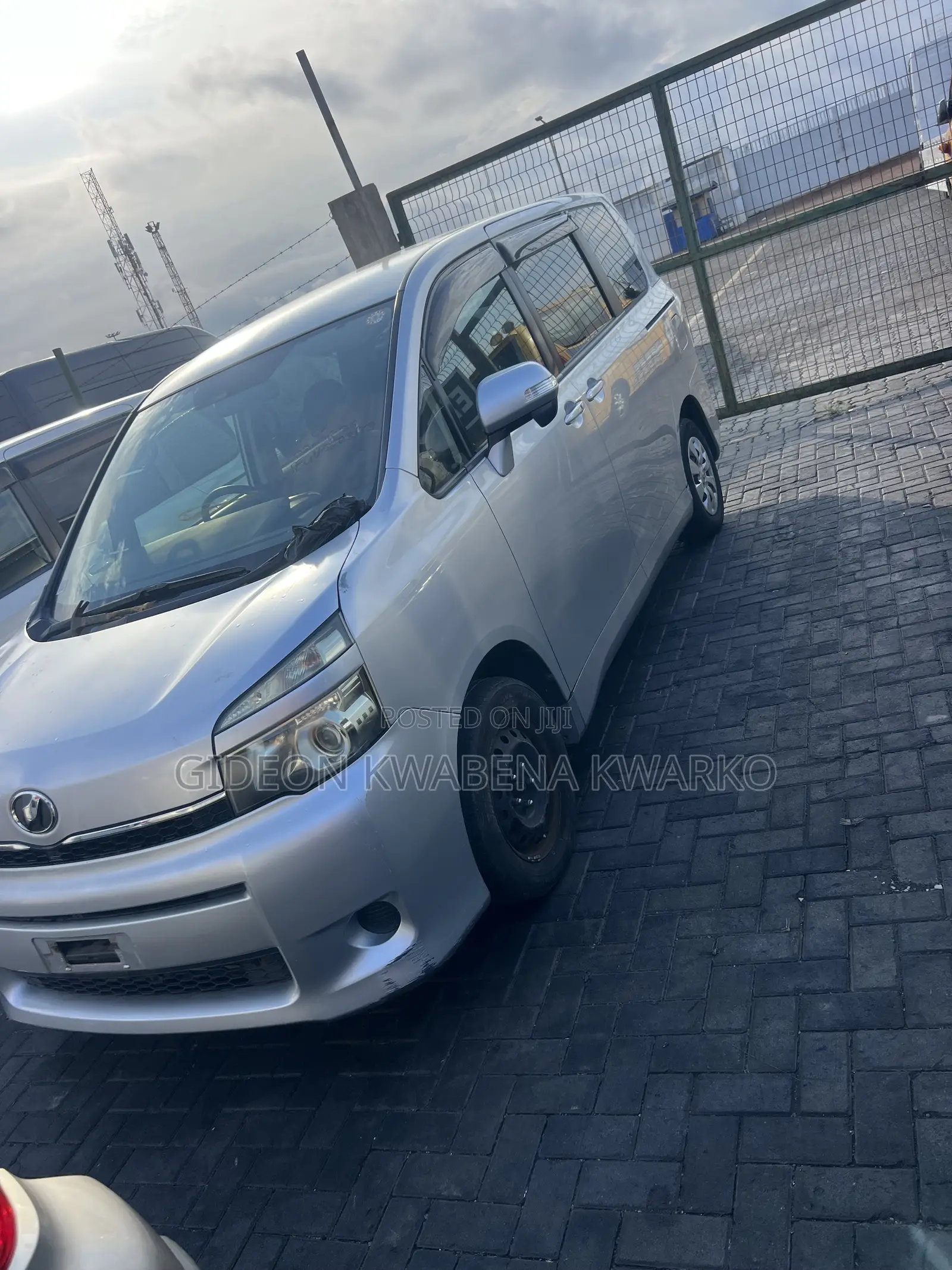 Toyota Voxy 2013 Silver