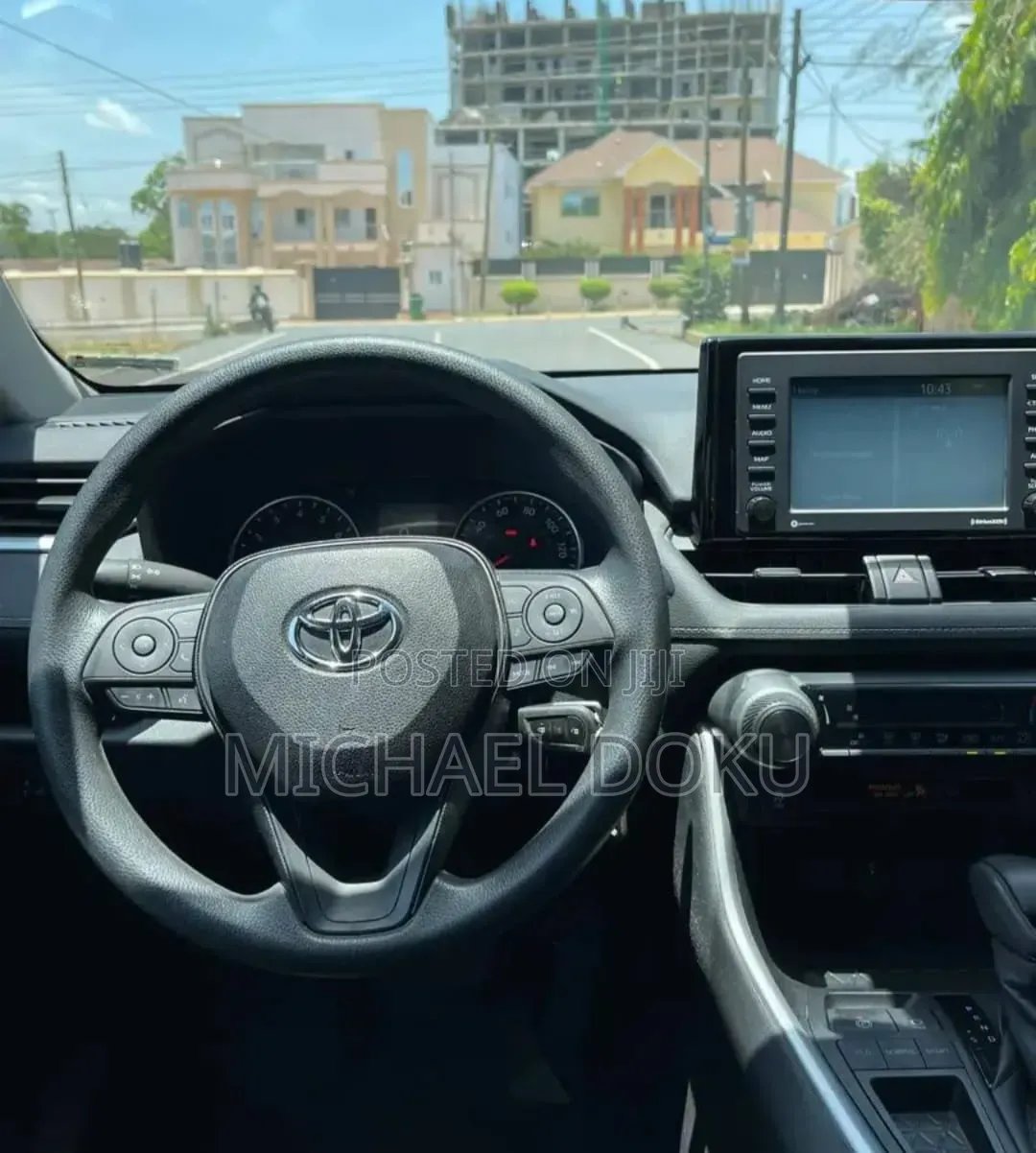 Toyota RAV4 2021 Silver