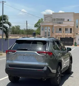 Toyota RAV4 2021 Silver