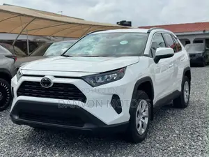 Toyota RAV4 LE 2021 White
