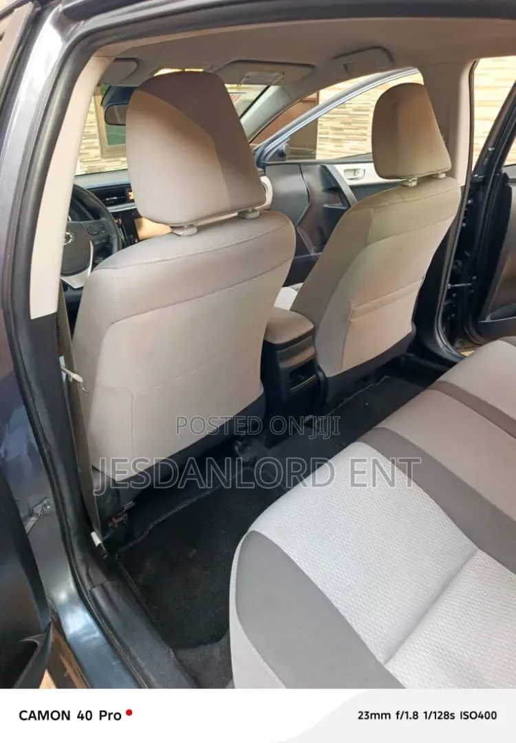 Toyota Corolla LE Eco (1.8L 4cyl 2A) 2018 Gray