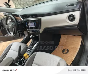 Toyota Corolla LE Eco (1.8L 4cyl 2A) 2018 Gray