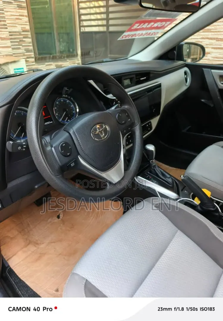 Toyota Corolla LE Eco (1.8L 4cyl 2A) 2018 Gray