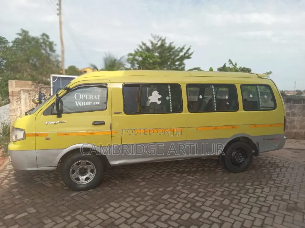 Kia Pregio 2000 Yellow