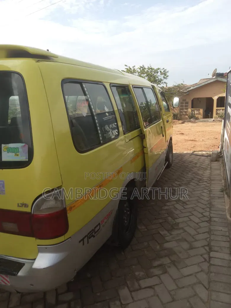 Kia Pregio 2000 Yellow