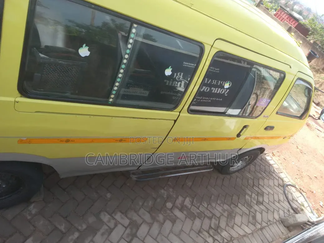 Kia Pregio 2000 Yellow