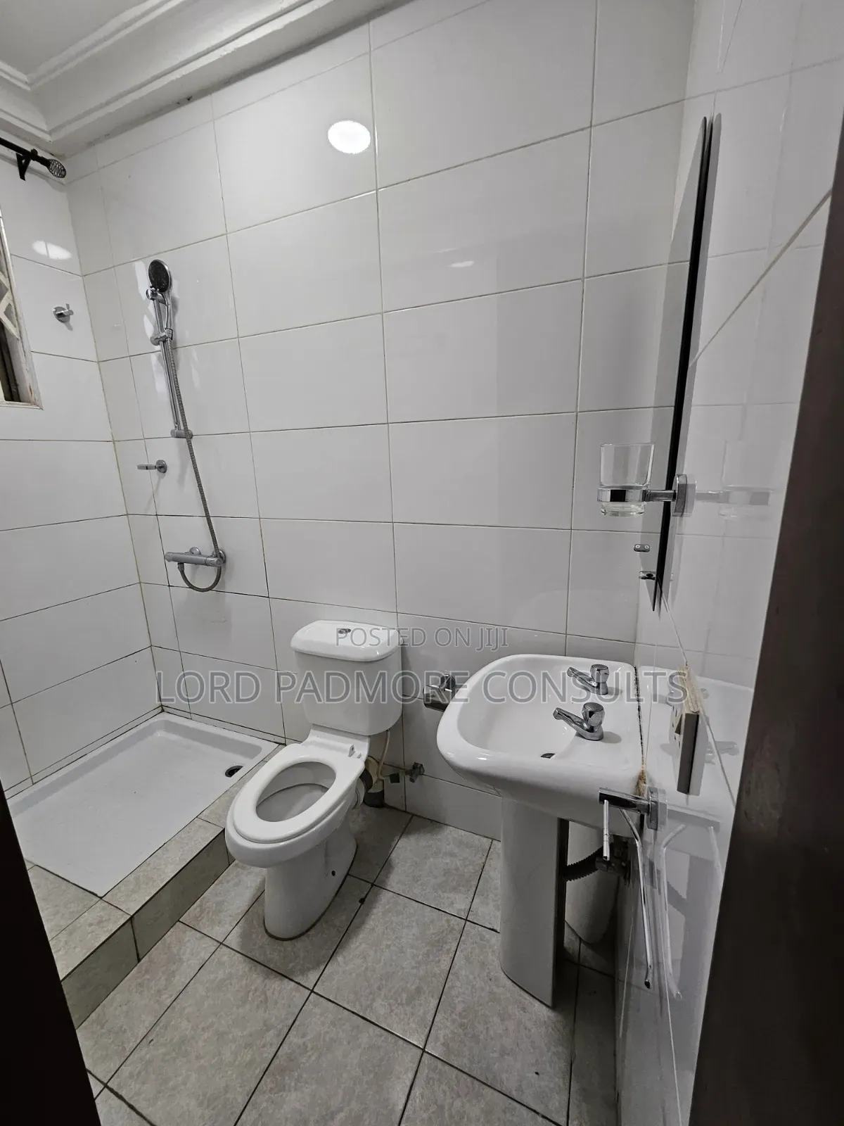 1bdrm Apartment in Adentan-Aviation, Housing Down for rent
