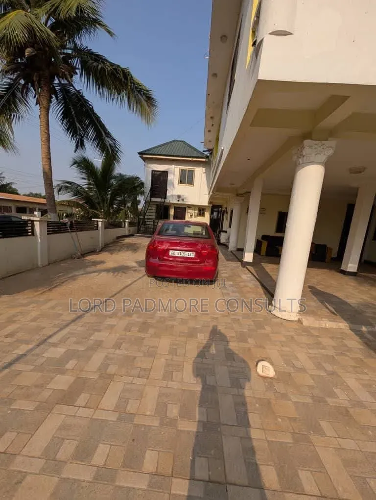 1bdrm Apartment in Adentan-Aviation, Housing Down for rent