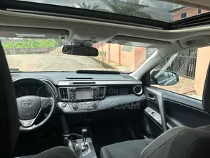 Toyota RAV4 XLE 4dr SUV AWD (2.5L 4cyl 6A) 2018 Black