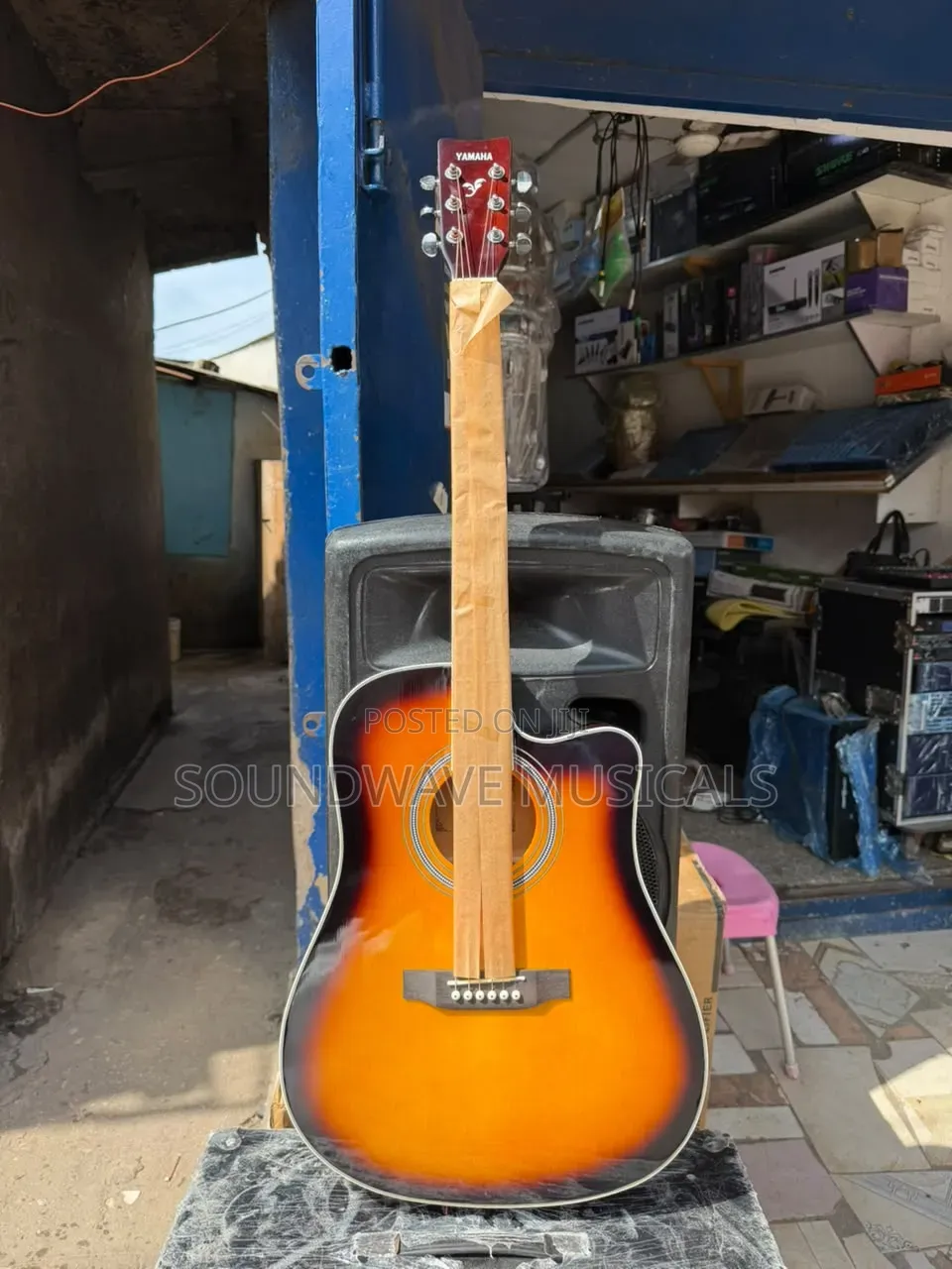 Yamaha Semi Acoustic