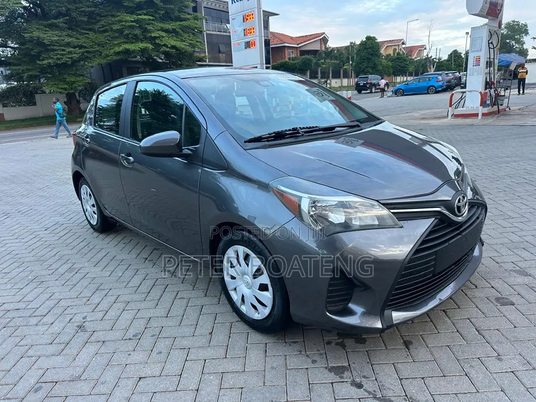 Toyota Yaris LE Hatchback 5dr 2017 Gray