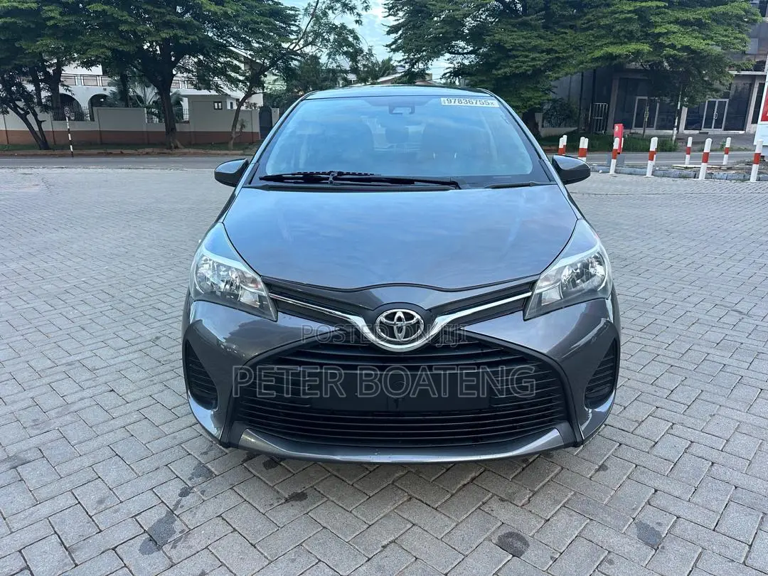 Toyota Yaris LE Hatchback 5dr 2017 Gray
