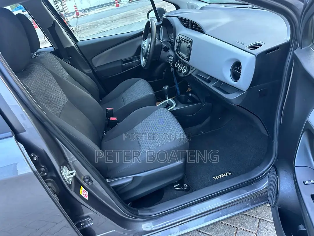 Toyota Yaris LE Hatchback 5dr 2017 Gray