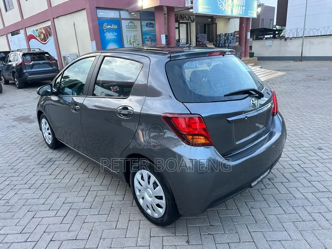 Toyota Yaris LE Hatchback 5dr 2017 Gray