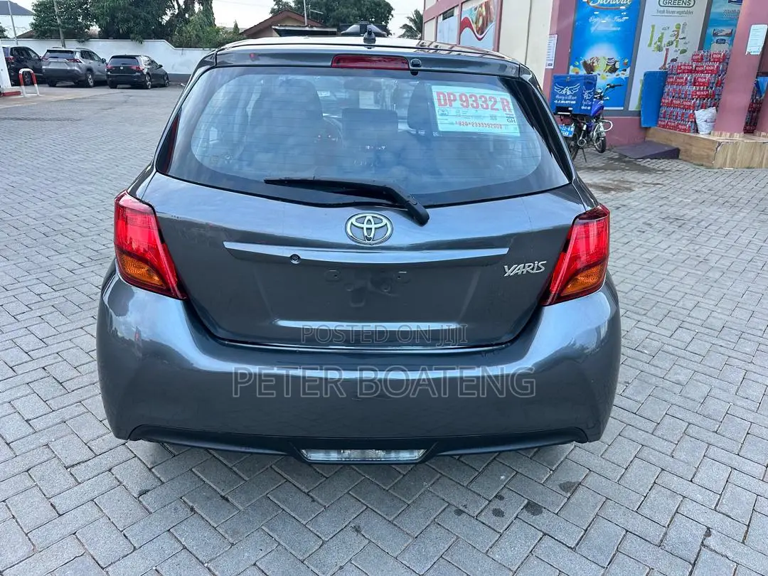 Toyota Yaris LE Hatchback 5dr 2017 Gray