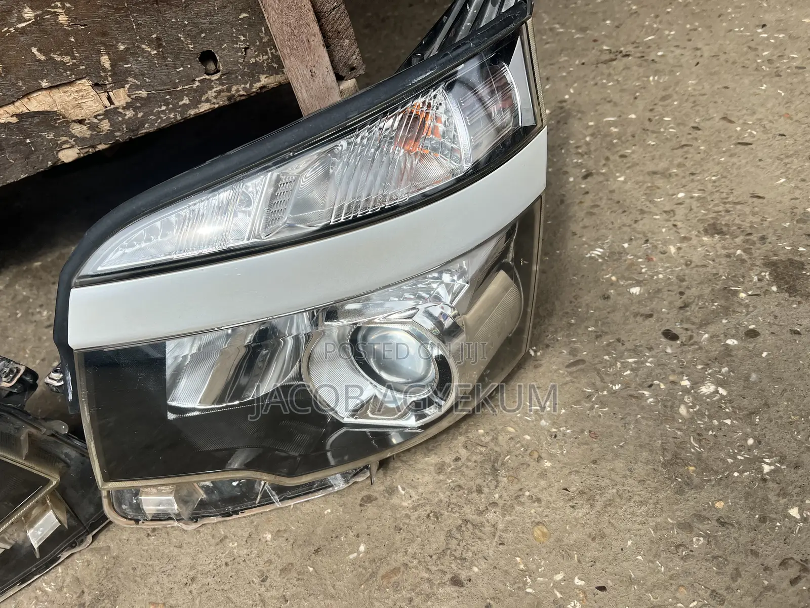 Toyota Voxy Herd Light 2010 Original