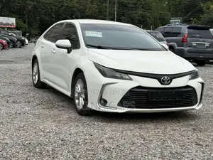 Toyota Corolla LE 2020 White