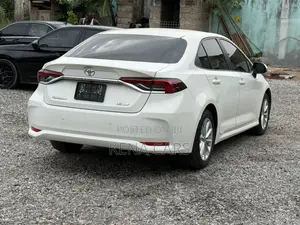 Toyota Corolla LE 2020 White