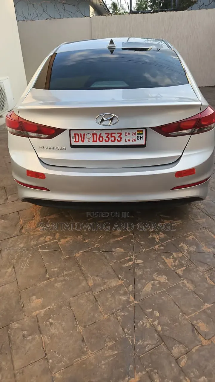 Hyundai Elantra 2017 Silver
