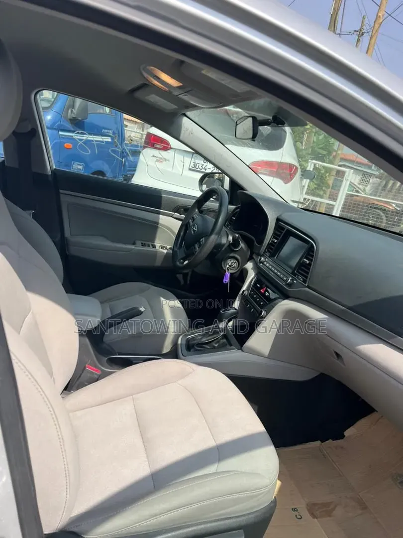 Hyundai Elantra 2017 Silver