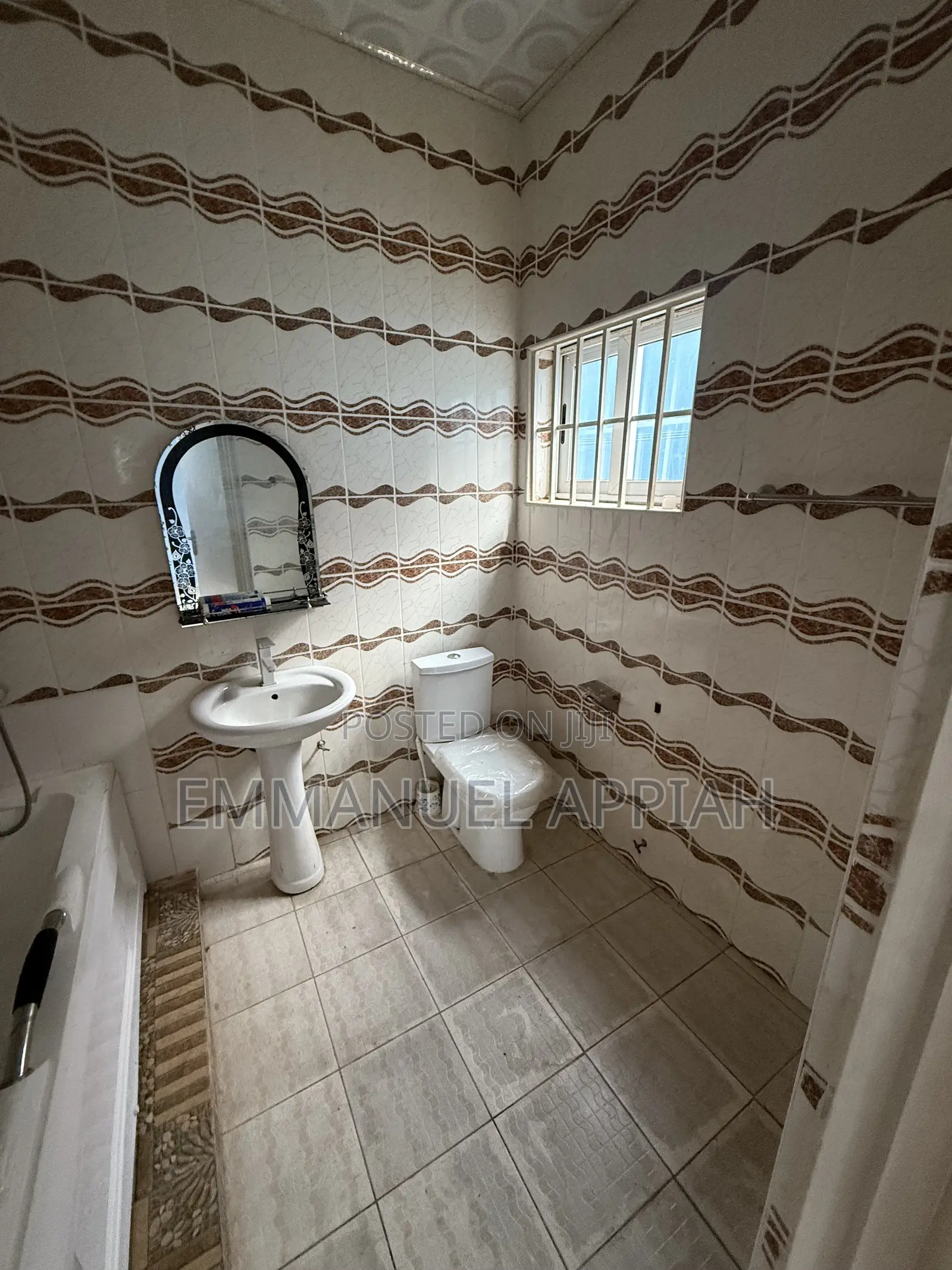 4bdrm House in Awoshie Onyinase for sale
