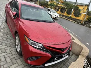 Toyota Camry SE FWD (2.5L 4cyl 8AM) 2018 Maroon