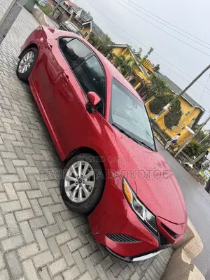 Toyota Camry SE FWD (2.5L 4cyl 8AM) 2018 Maroon