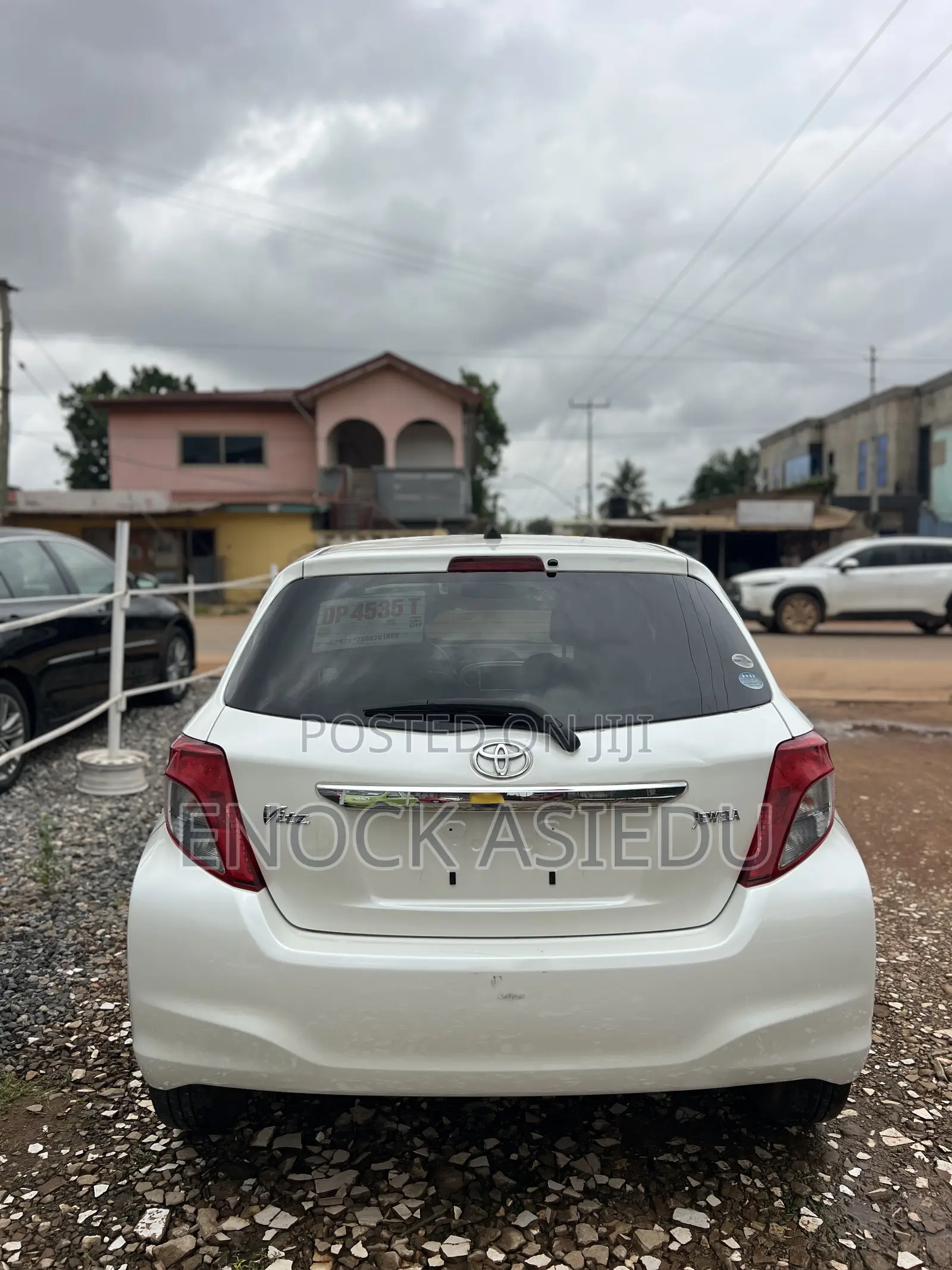 Toyota Vitz 1.3 AWD 5dr 2013 White