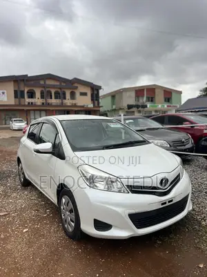 Toyota Vitz 1.3 AWD 5dr 2013 White