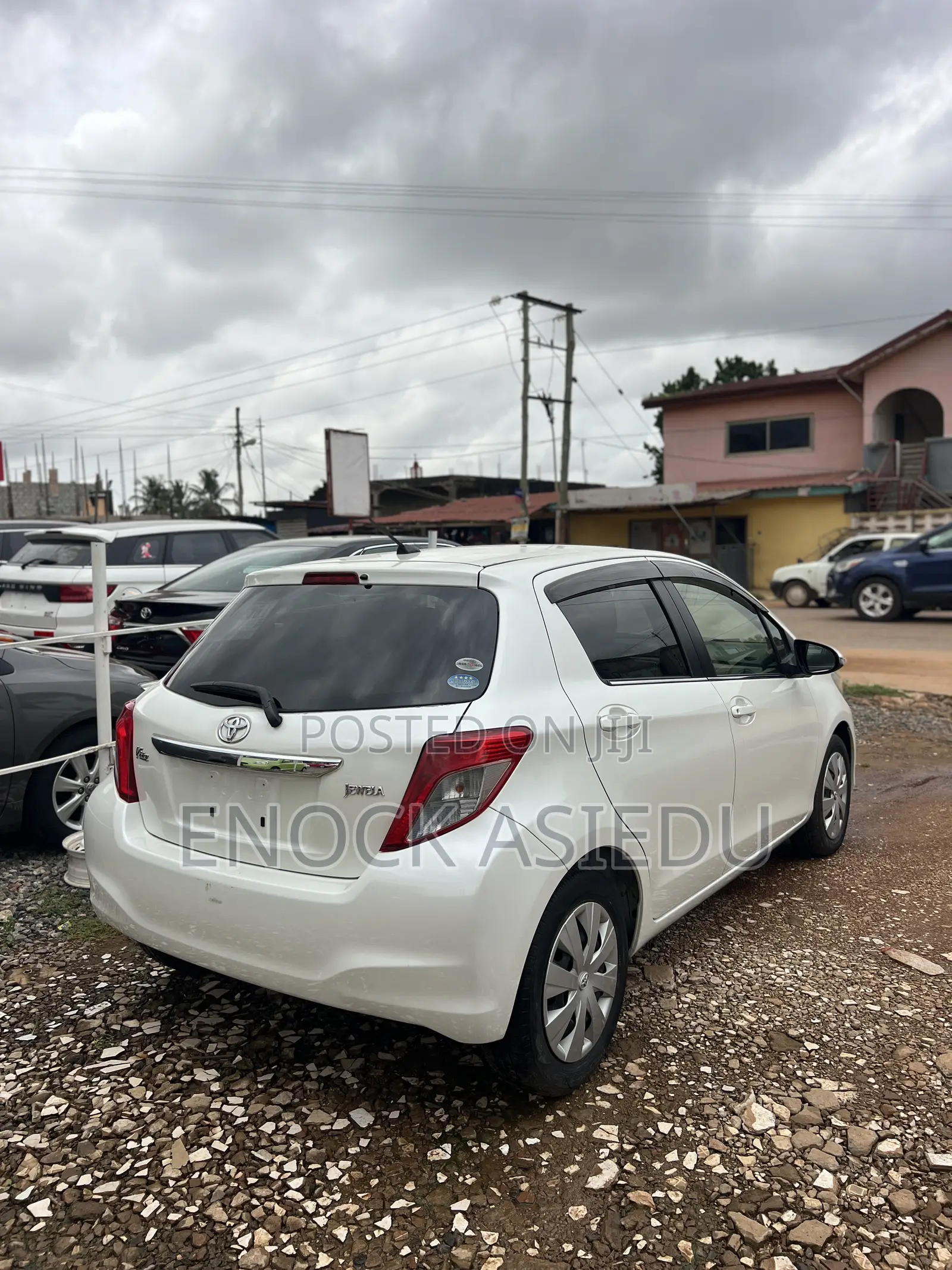Toyota Vitz 1.3 AWD 5dr 2013 White