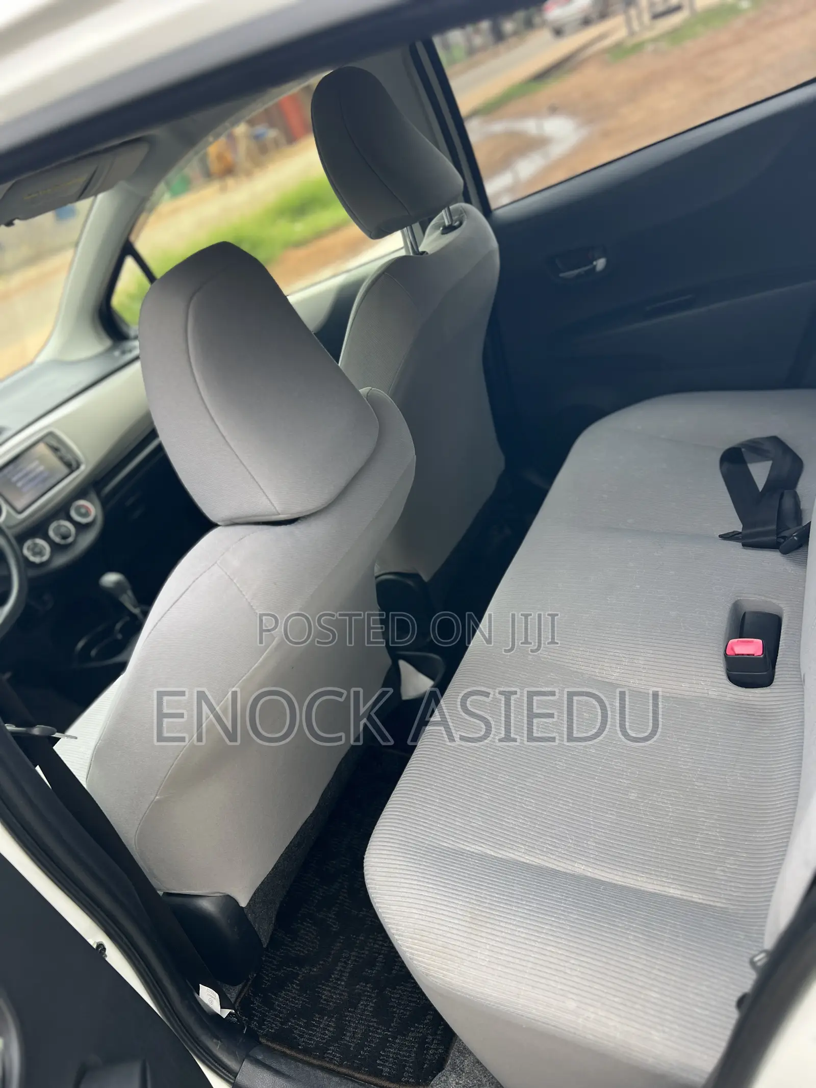 Toyota Vitz 1.3 AWD 5dr 2013 White