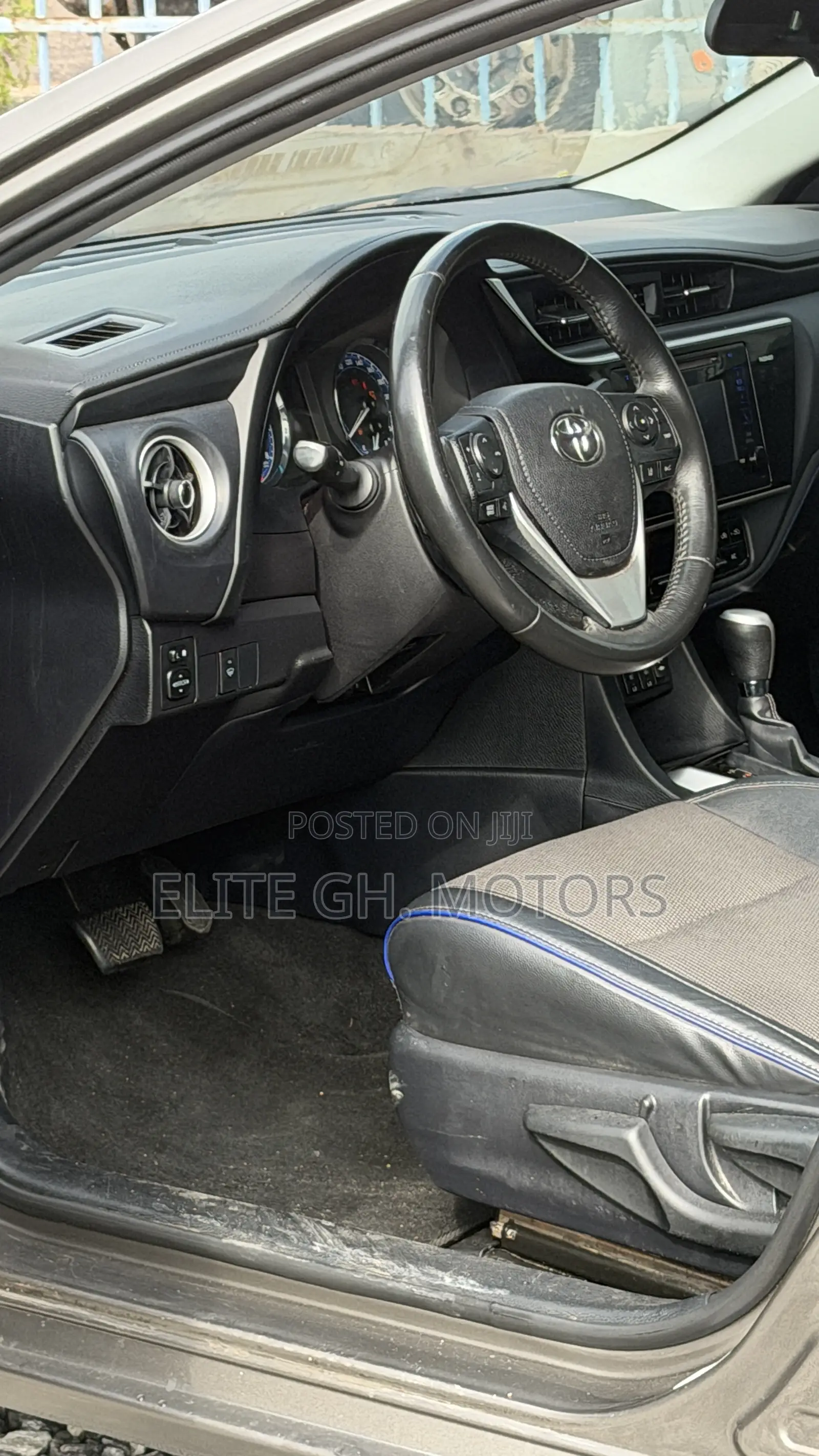 Toyota Corolla L 4dr Sedan (1.8L 4cyl CVT) 2017 Gray