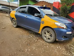 Toyota Yaris Base Sedan 4dr 2010 Blue