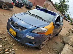 Toyota Yaris Base Sedan 4dr 2010 Blue