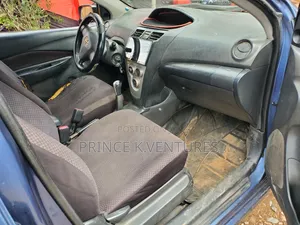 Toyota Yaris Base Sedan 4dr 2010 Blue