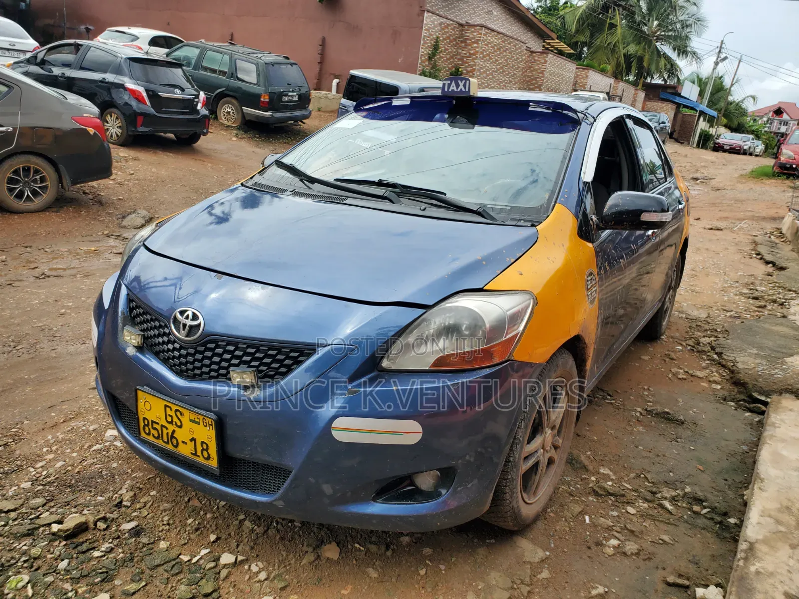 Toyota Yaris Base Sedan 4dr 2010 Blue