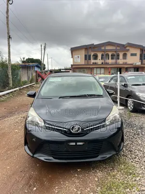Toyota Vitz 1.3 AWD 5dr 2015 Black