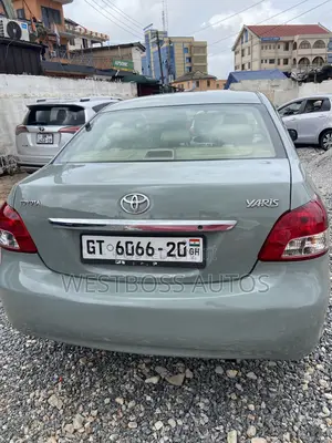 Toyota Yaris Base Hatchback 5dr 2010