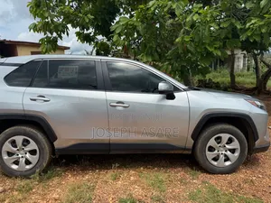 Toyota RAV4 2024 Silver