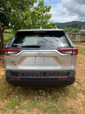 Toyota RAV4 2024 Silver