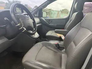 Hyundai H1 2.4 GLS 2011 Gray