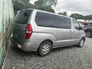 Hyundai H1 2.4 GLS 2011 Gray