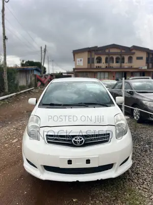 Toyota Yaris L Hatchback 5dr 2013 White