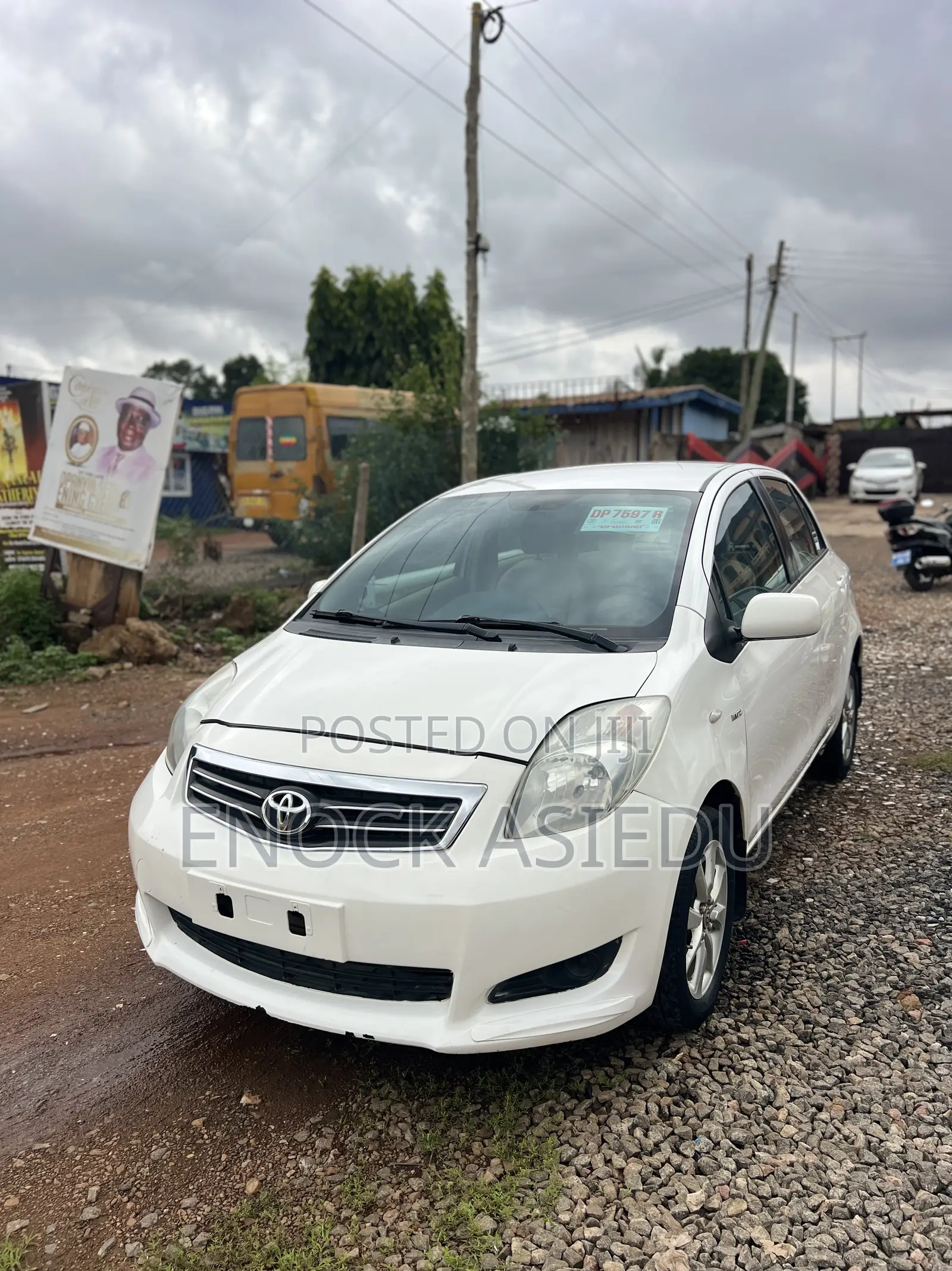 Toyota Yaris L Hatchback 5dr 2013 White